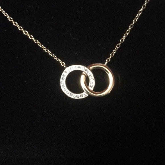 Jewelry - Gold plated circle pendant
